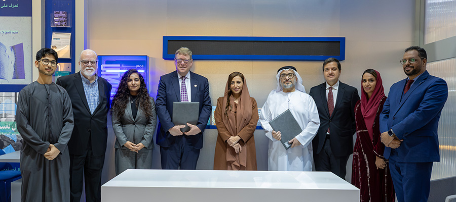 Her Highness Sheikha Bodour bint Sultan Al Qasimi, Dr. Tod Laursen, Chancellor of AUS, Mohamed Bin Dakhen, President of ERRA, Majd AlShehhi, Director of ERRA, Thomas Hodge, Associate University Librarian for Technology and Technical Services, and other representatives from both AUS and ERRA.